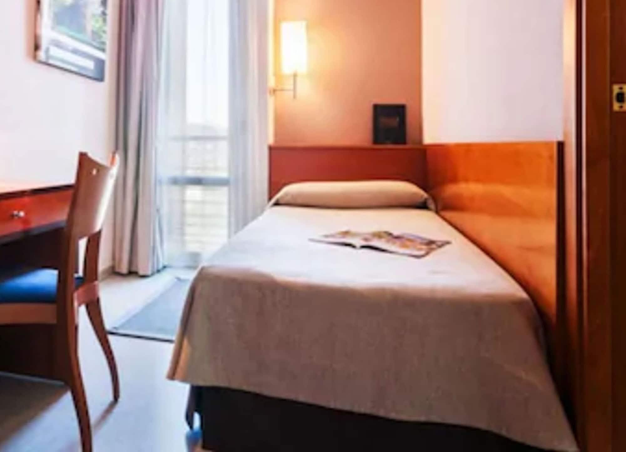 Hotel Granollers Ngoại thất bức ảnh