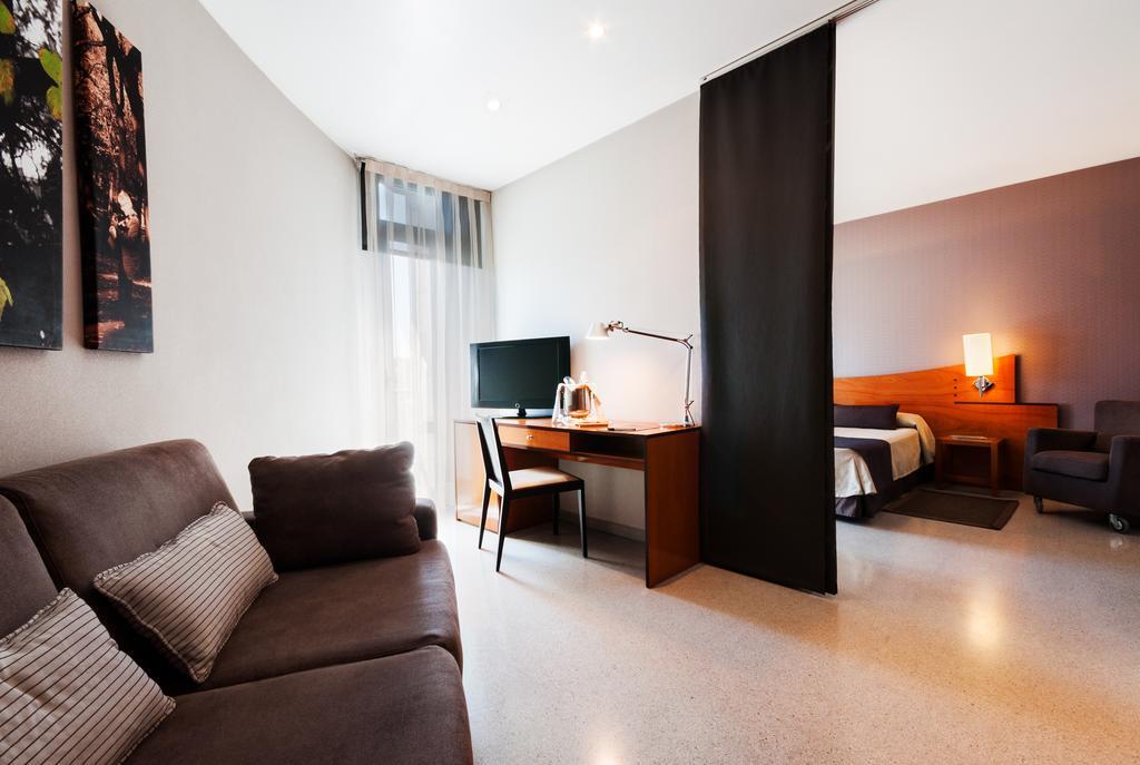 Hotel Granollers Ngoại thất bức ảnh